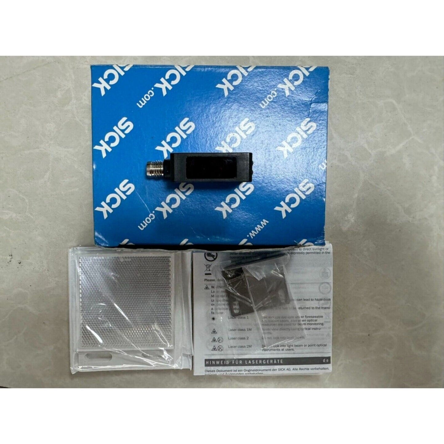 NEW SICK WL100L-F2231 WL100LF2231 6030710 Photoelectric switch