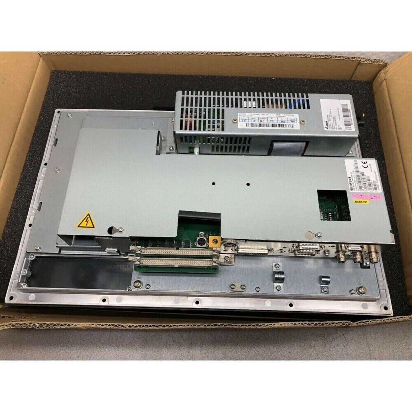 Siemens 6FC5103-0AB03-0AA3 19" Operator Panel industrial automation component.