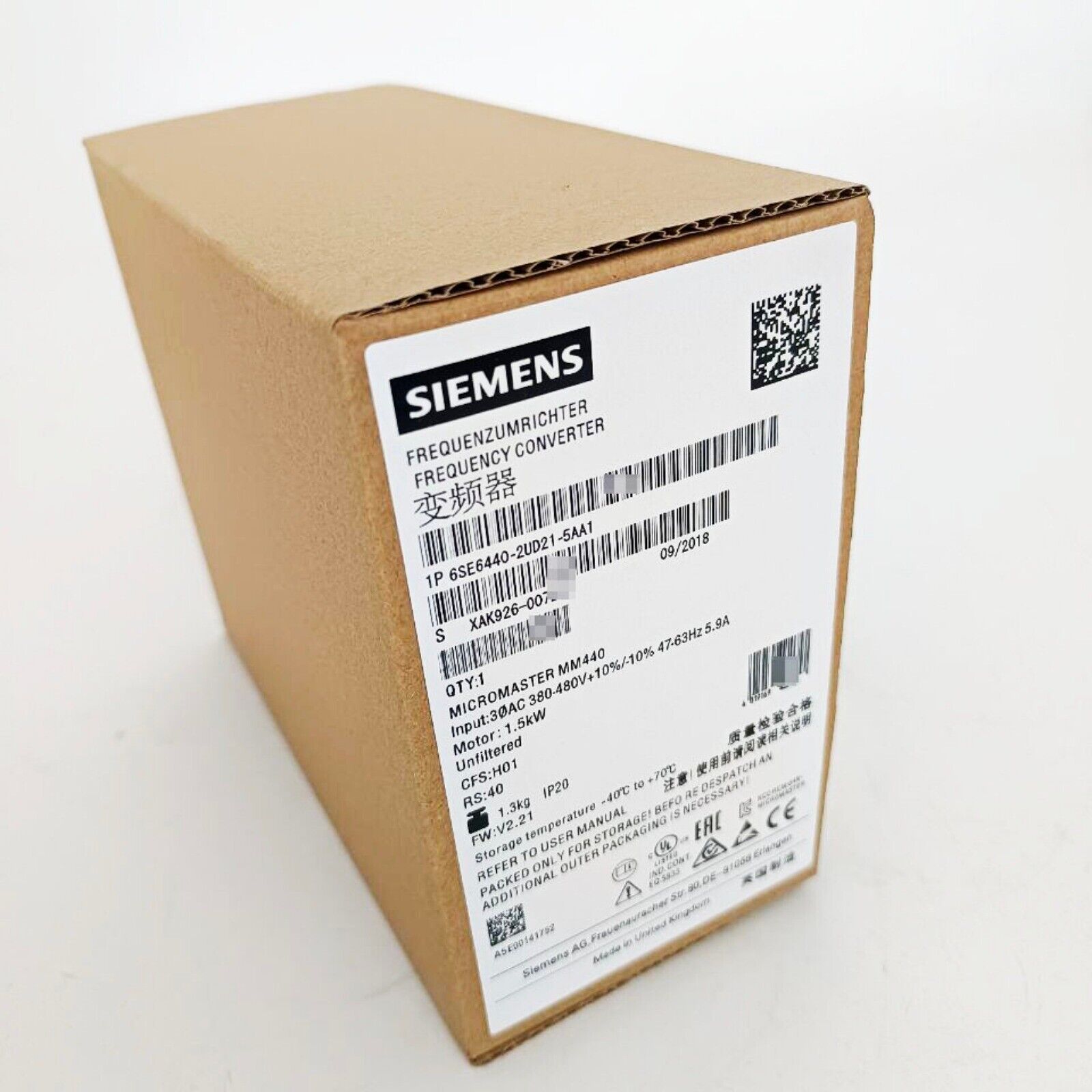 Siemens MICROMASTER 440 frequency converter box, model 6SE6440-2UD21-5AA1, cardboard packaging, industrial automation part.