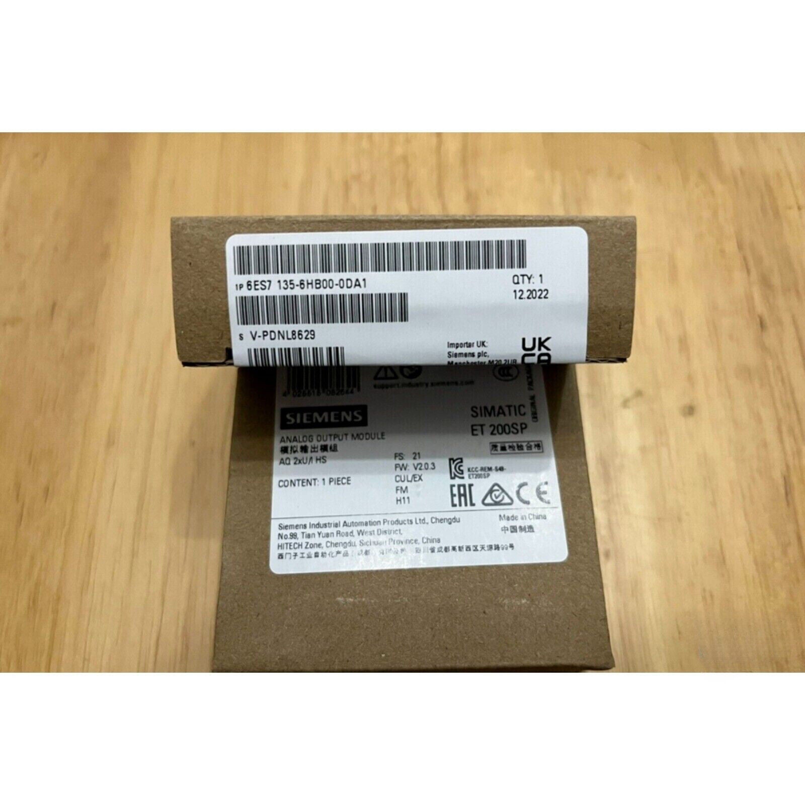 Siemens ET 200SP Analog Output Module, 6ES7135-6HB00-0DA1, industrial PLC part