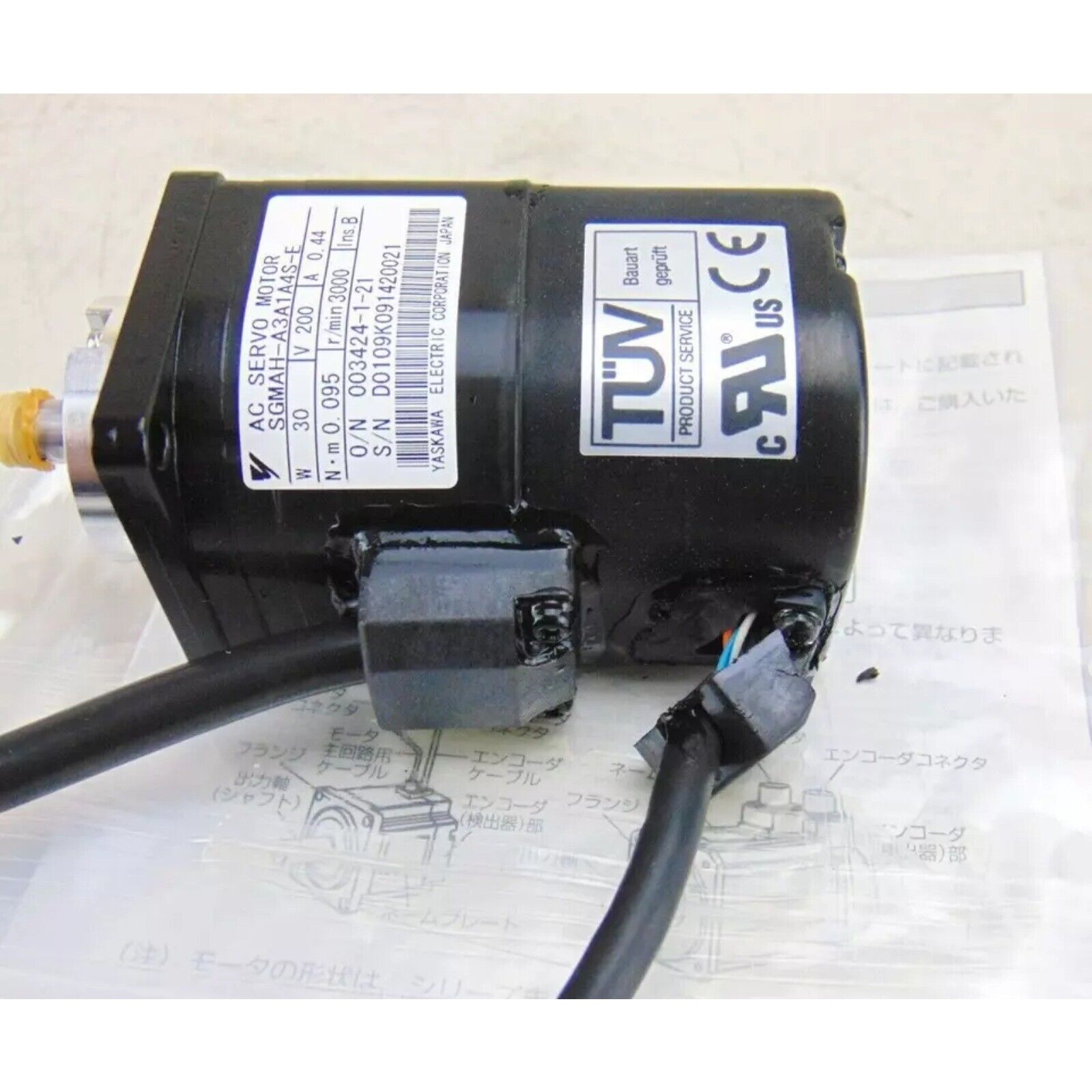 Yaskawa SGMAH-A3A1A4S-E AC Servo Motor with cables, industrial automation part