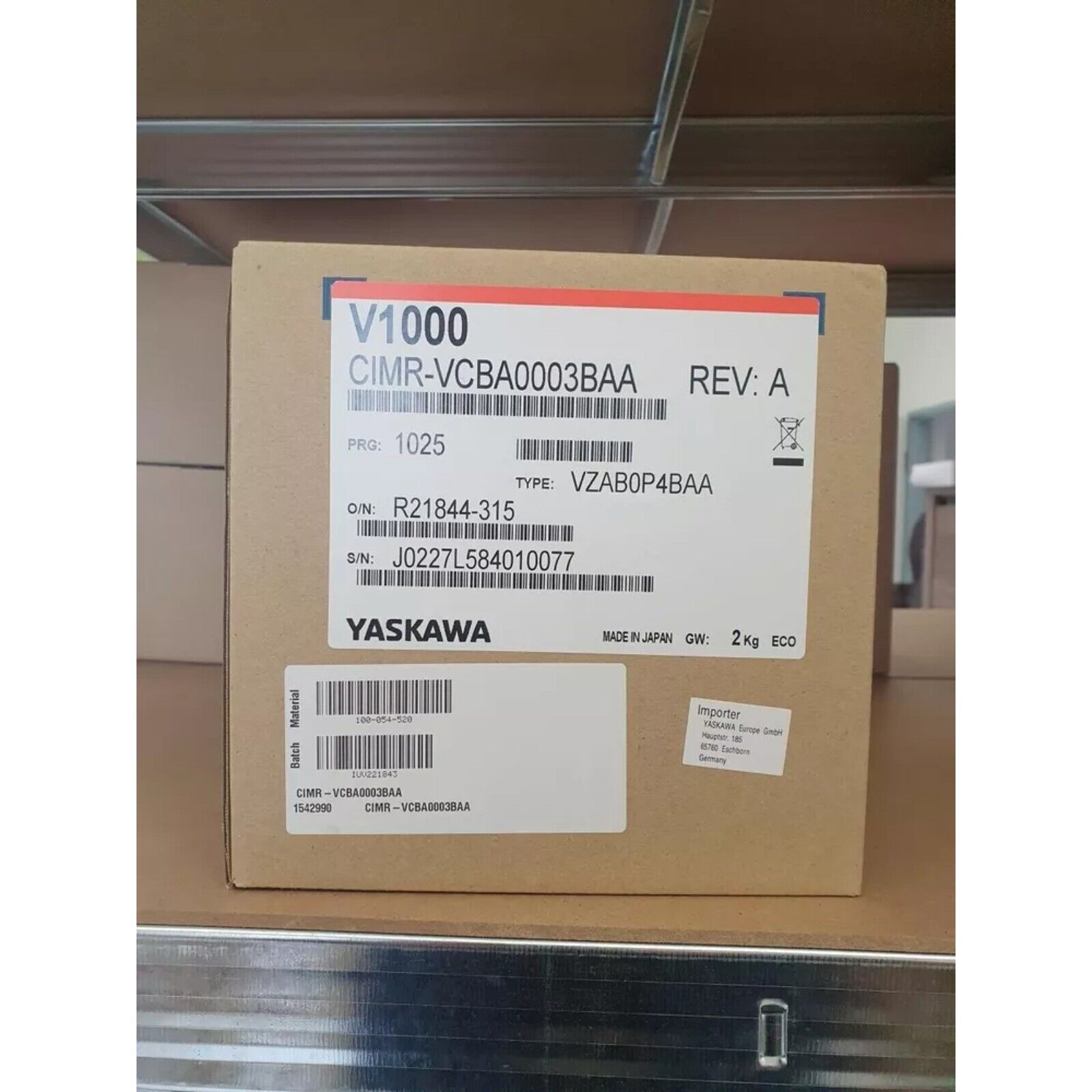 YASKAWA V1000 inverter package, model CIMR-VCBA0003BAA, REV: A, product for industrial automation.