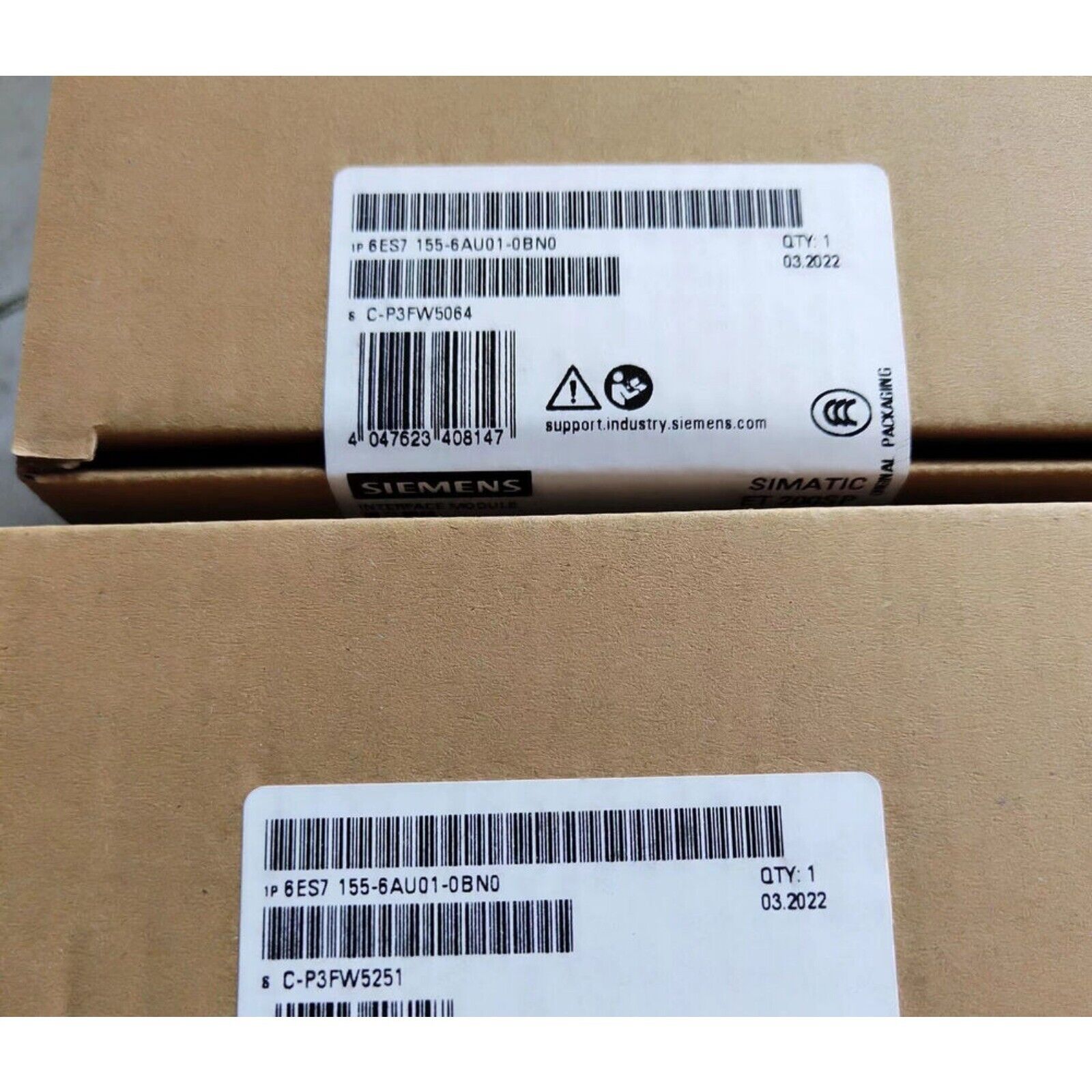 Siemens SIMATIC ET 200SP 6ES7155-6AU01-0BN0 interface module box, with labels including part number, quantity, and date.