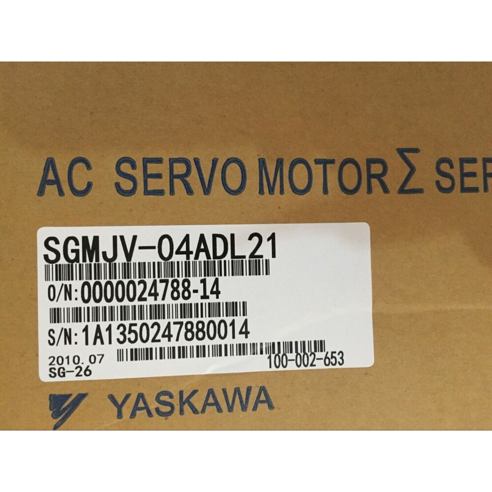 YASKAWA SGMJV-04ADL21 AC Servo Motor on box, featuring serial and part numbers