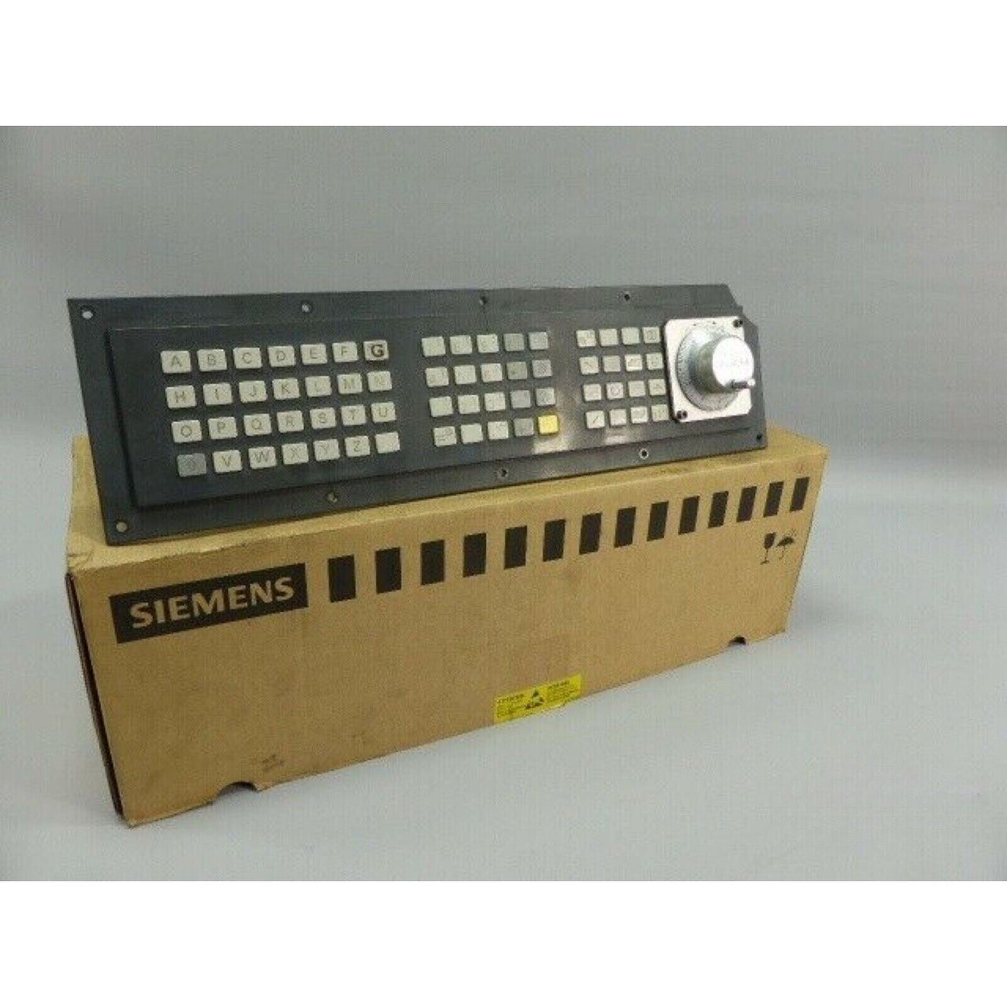Siemens 6FC5103-0AC01-0AA0 CNC full keyboard with letters and function keys, box labeled Siemens, industrial automation part