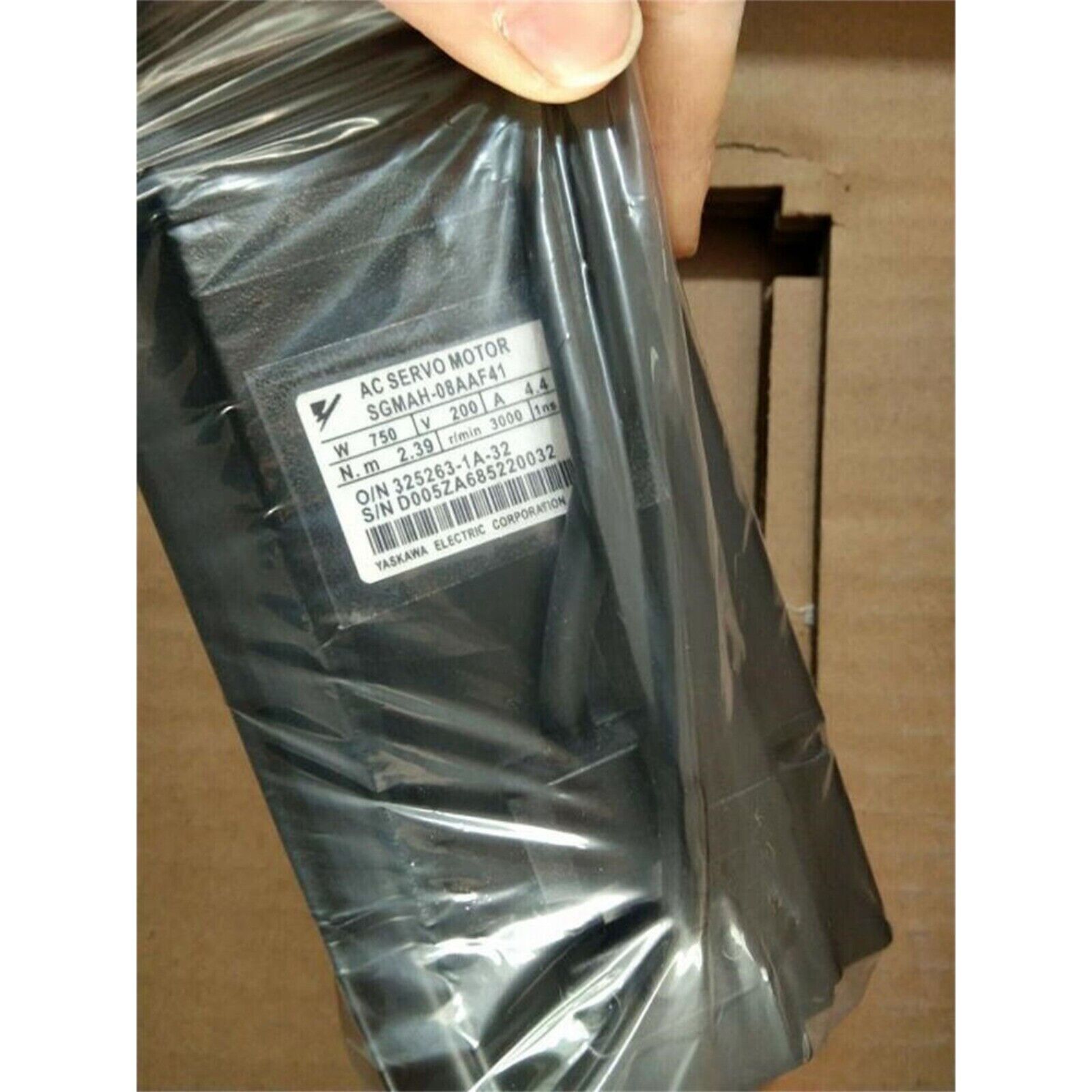 Yaskawa SGMAH-08AAF41 AC servo motor in packaging. Featuring product details like model, serial number and specifications.