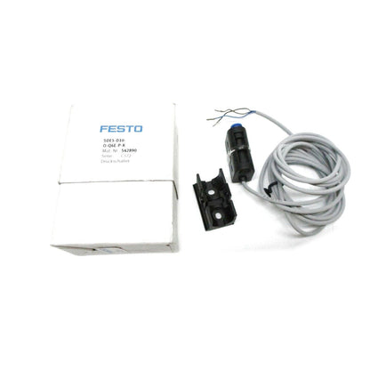 Festo SDE5-D10-O-Q6E-P-K pressure switch sensor. Includes sensor, cable, and bracket for industrial automation.
