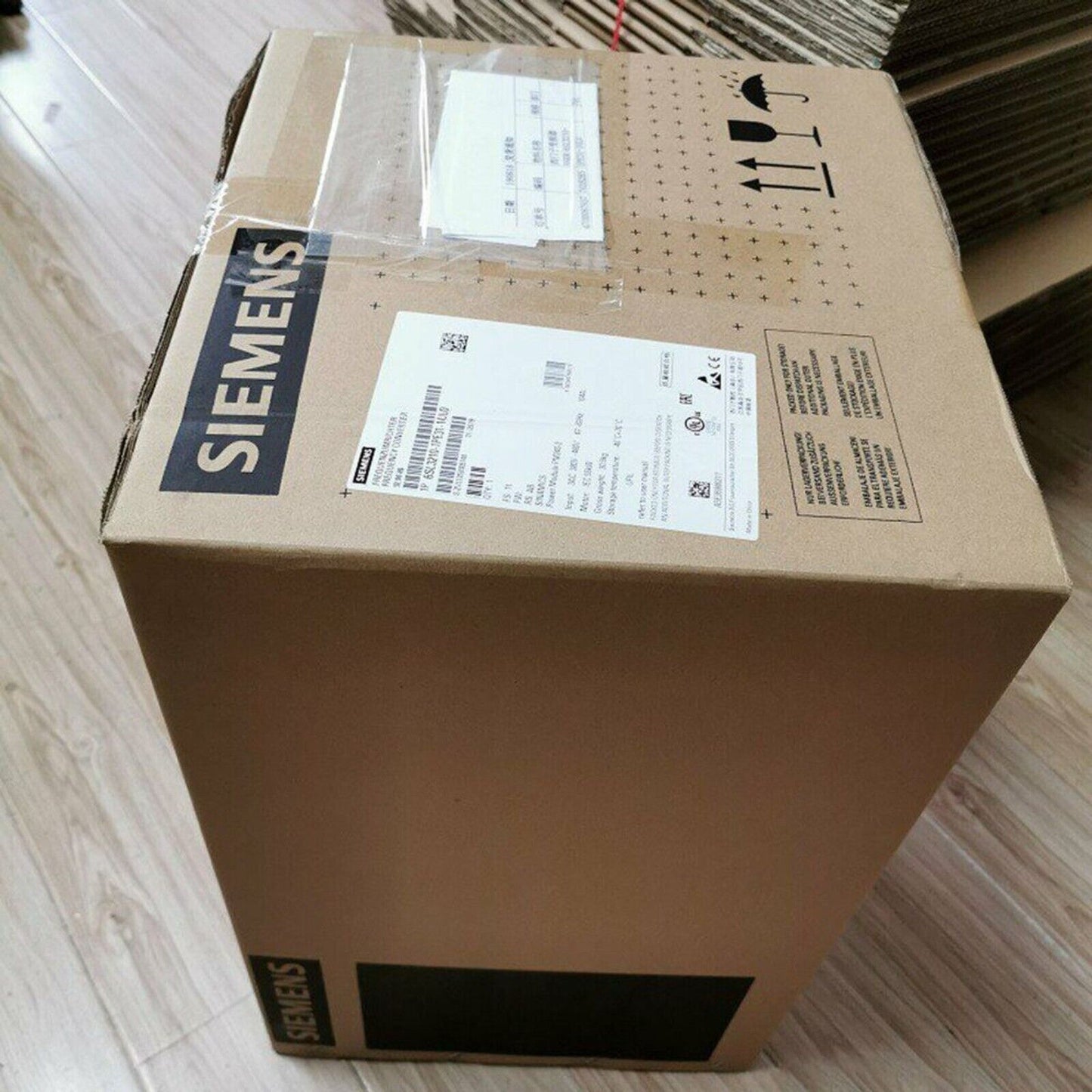Siemens SINAMICS G120 Power Module shipping box, model 6SL3210-1PE31-1UL0, industrial automation part.