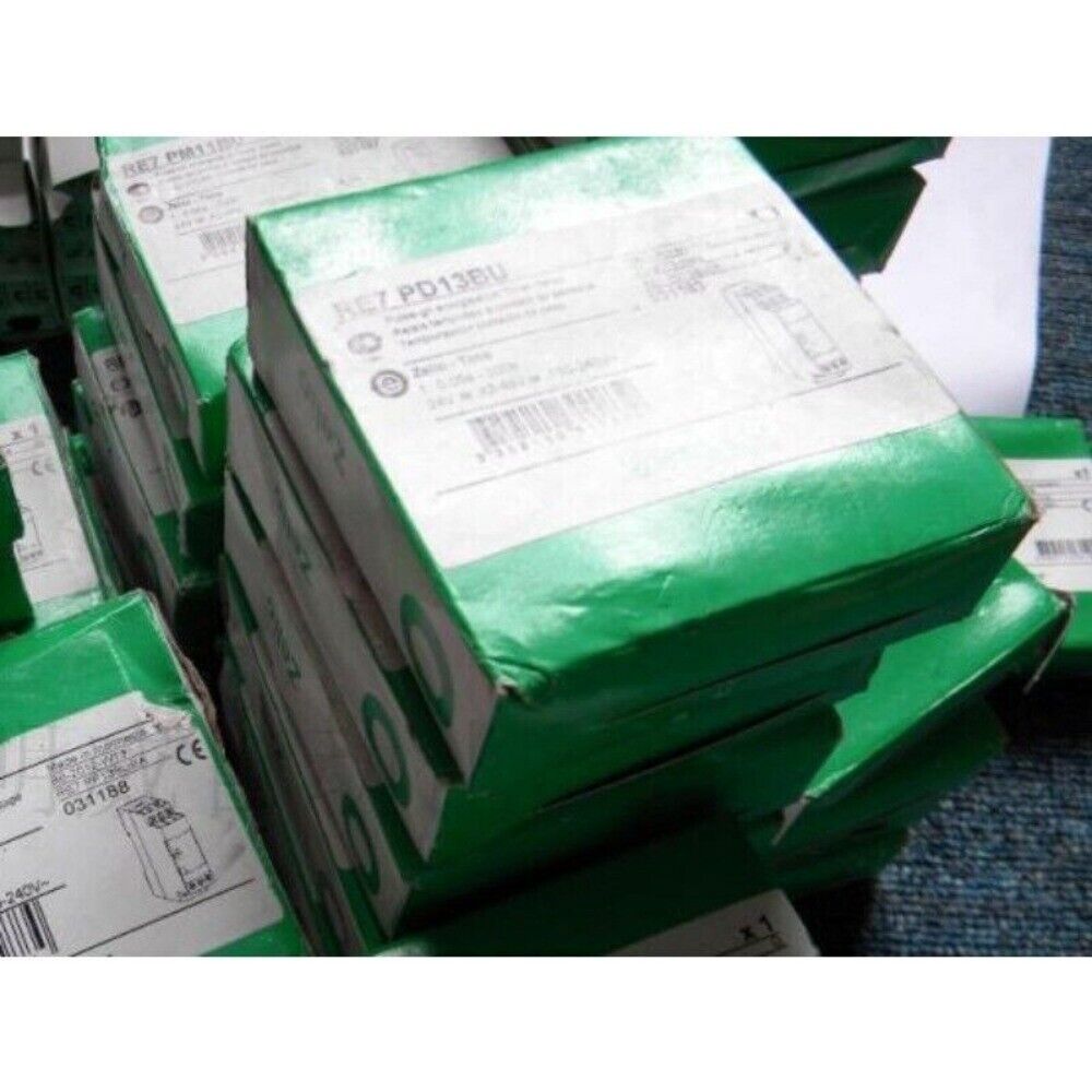 Schneider Electric RE7 PD13BU relay boxes, industrial automation components.