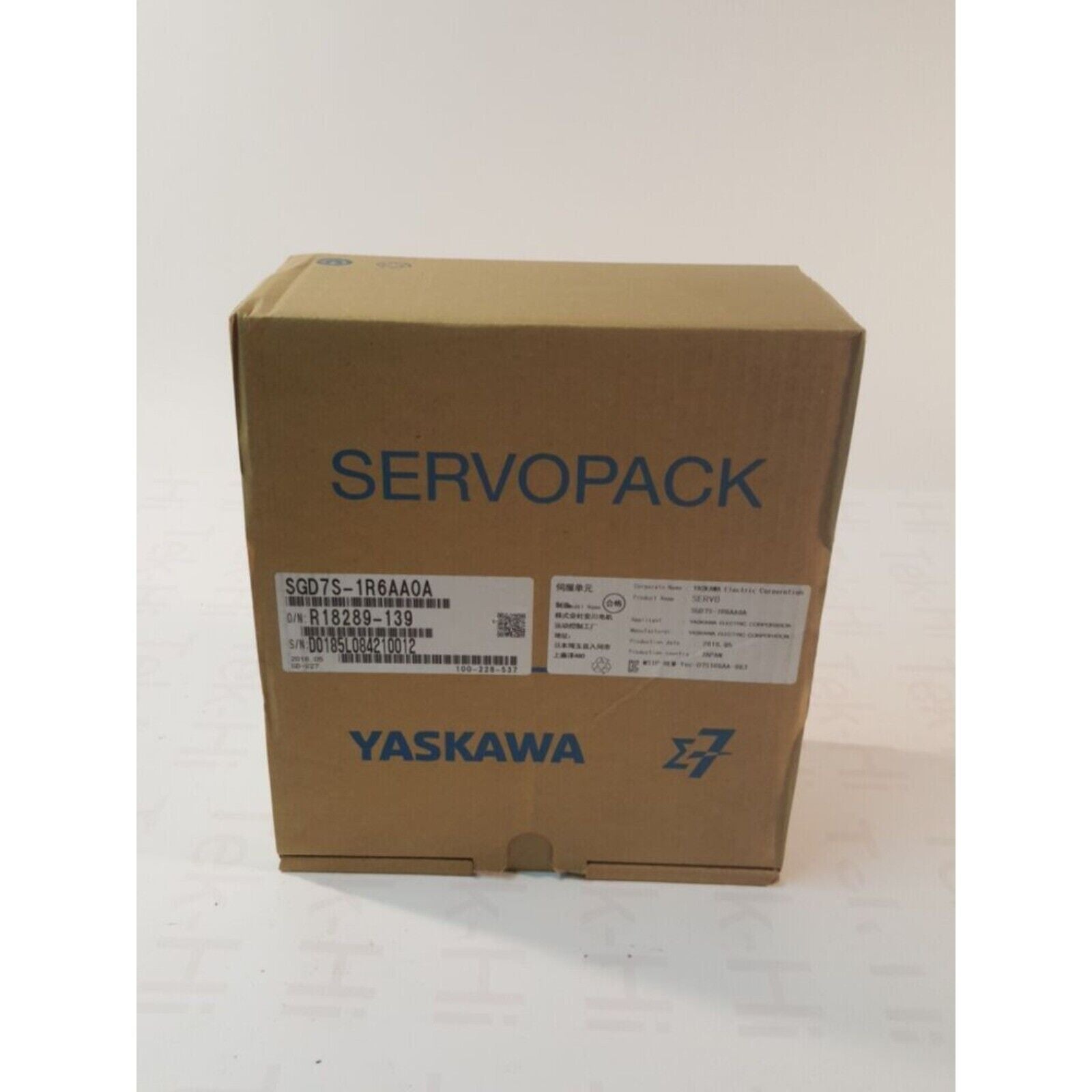 YASKAWA SGD7S-1R6AA0A SERVO Drive in box. SERVOPACK packaging, industrial automation part.