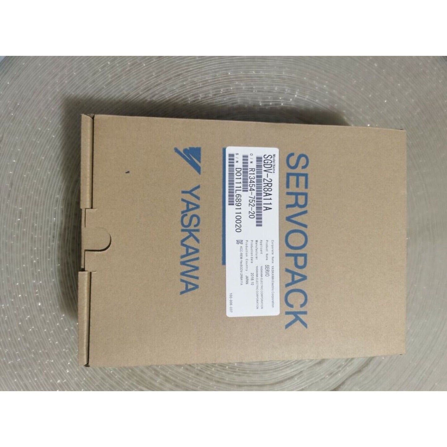 YASKAWA SERVOPACK SGDV-2R8A11A Servo Drive in cardboard box. New industrial automation part.