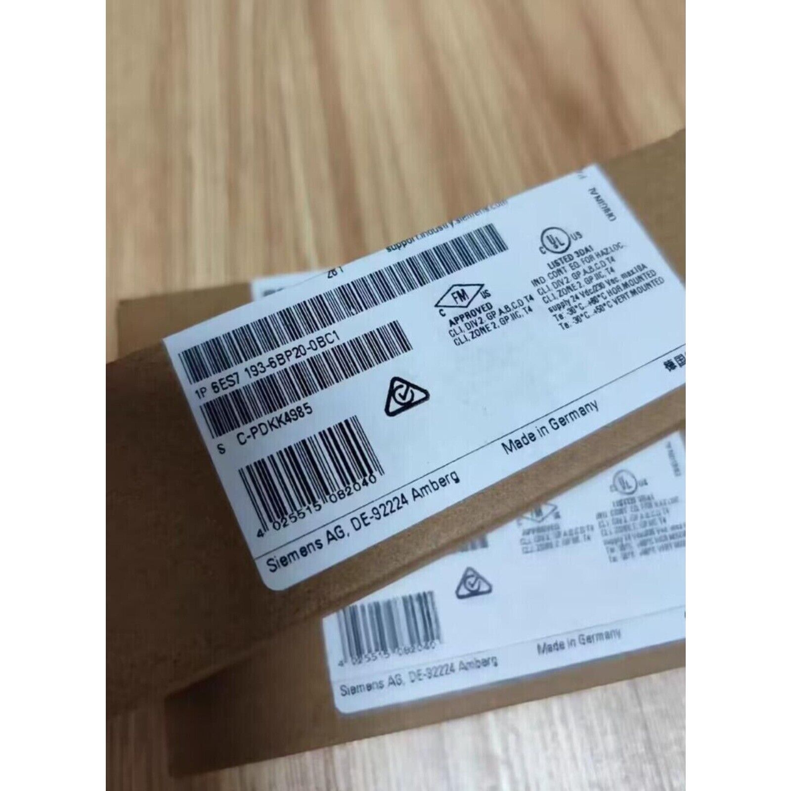 Siemens SIMATIC ET 200SP BaseUnit box with product details and certifications, PLC module, Made in Germany