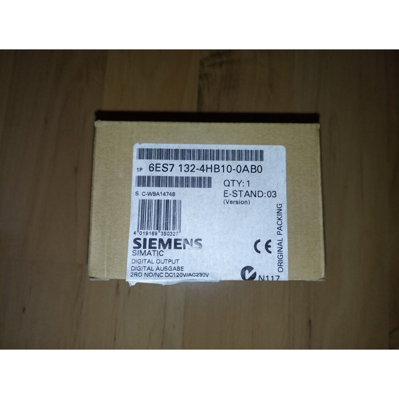 Siemens SIMATIC Digital Output Module 6ES7 132-4HB10-0AB0 in original packaging