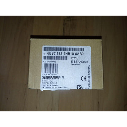 Siemens SIMATIC Digital Output Module 6ES7 132-4HB10-0AB0 in original packaging