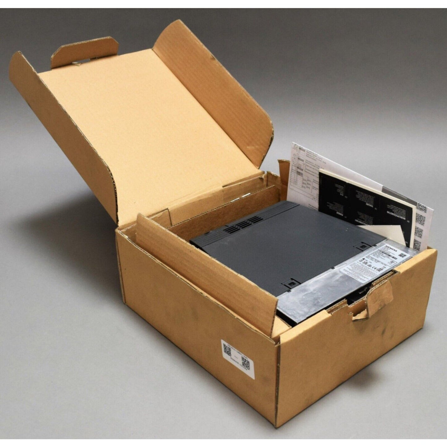 Siemens SINAMICS G120C frequency inverter in cardboard box. Industrial automation equipment. 6SL3210-1KE21-3UF1 product.