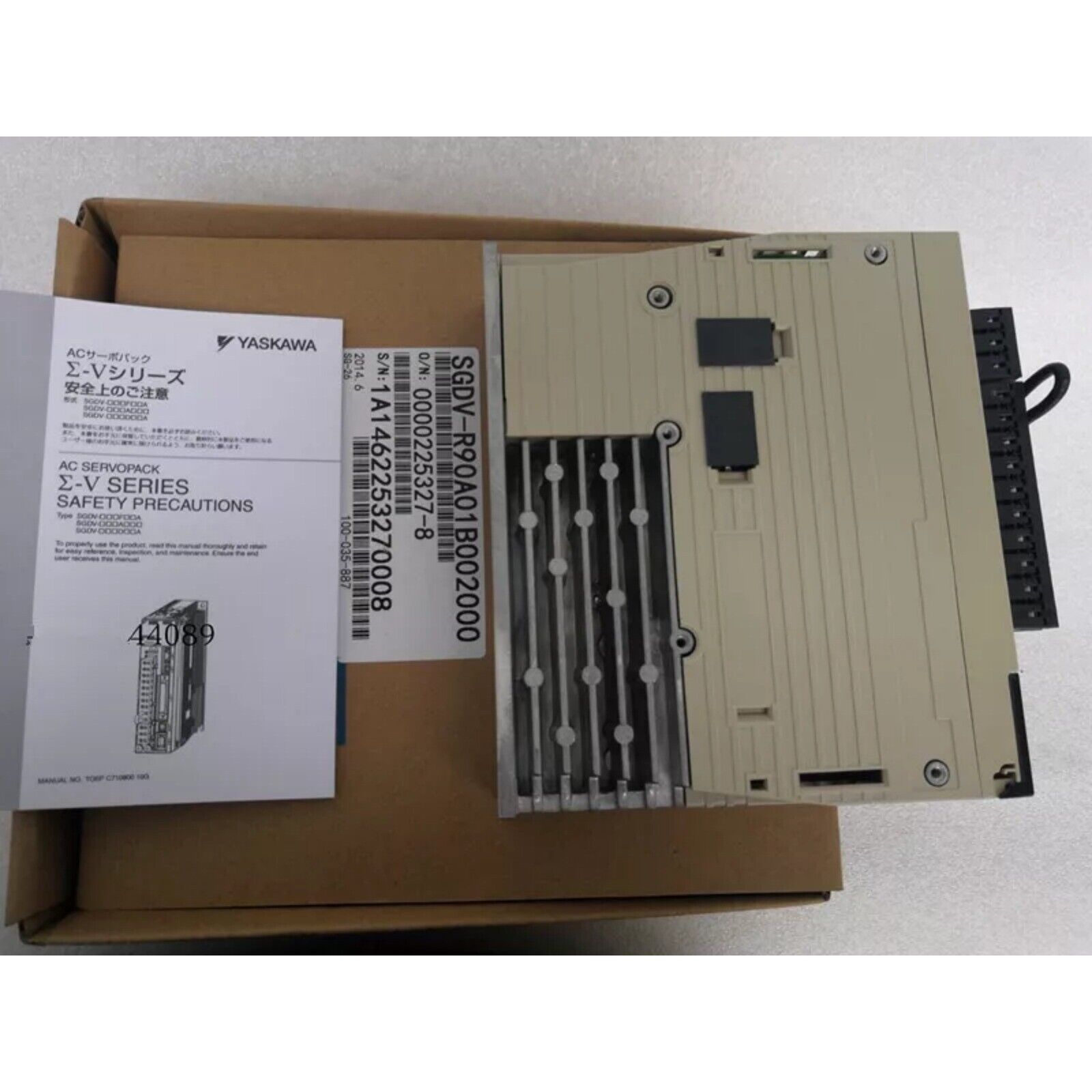 Yaskawa SGDV-R90A01B002000 servo drive, beige, with product information and safety precautions documentation