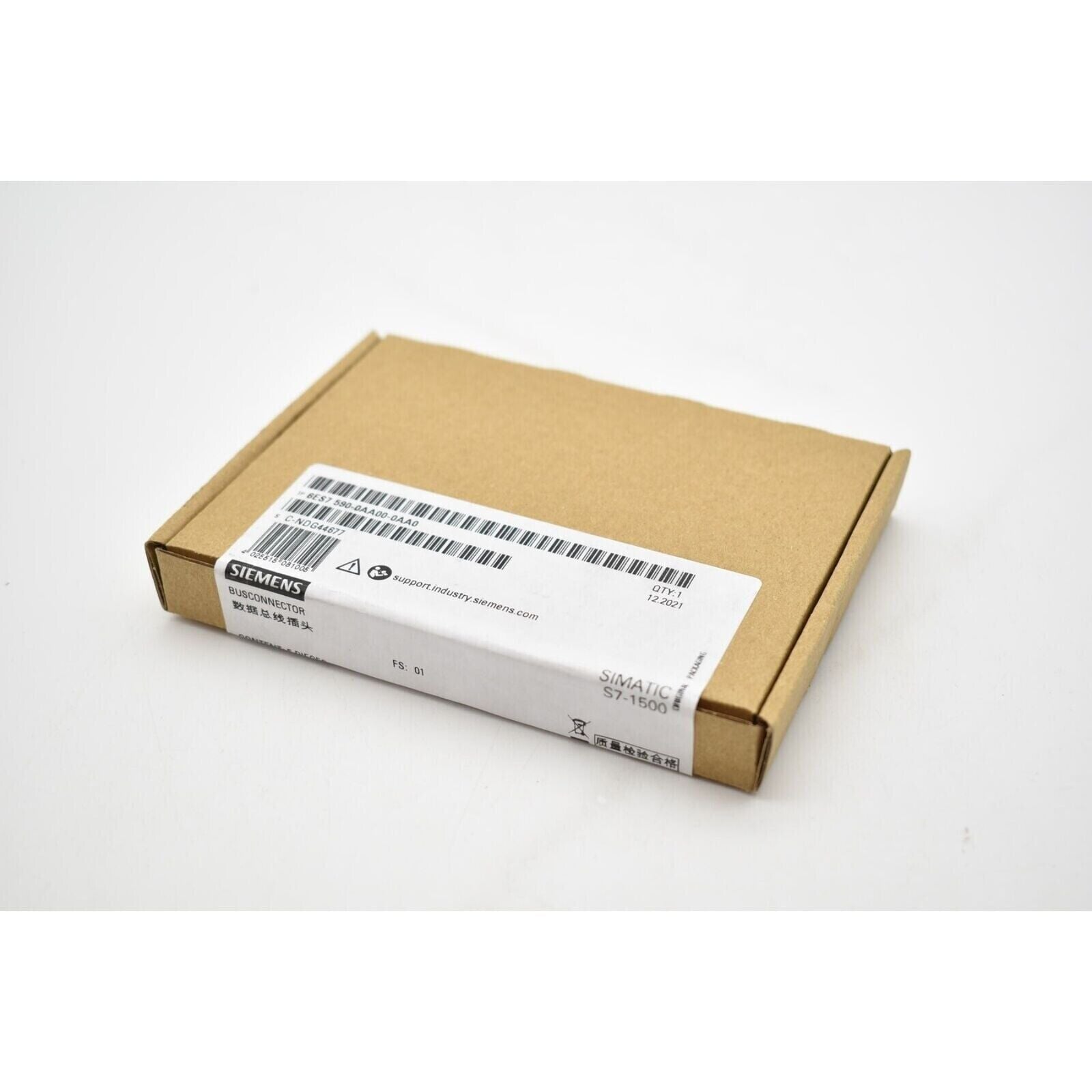 Siemens SIMATIC S7-1500 U-Connector box, industrial automation part, product packaging showing model and specifications.