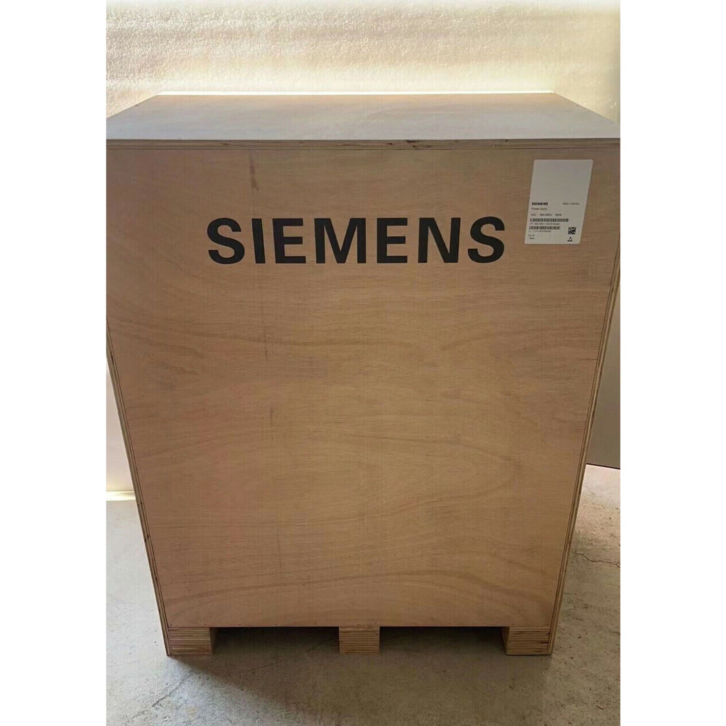 Siemens shipping crate, containing industrial automation parts, like SINAMICS S120 modules, product packaging.
