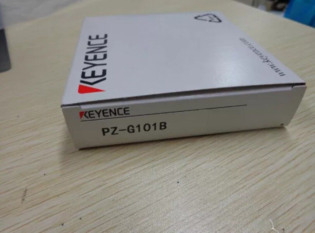 Keyence PZ-G101B sensor box, white packaging, industrial automation part