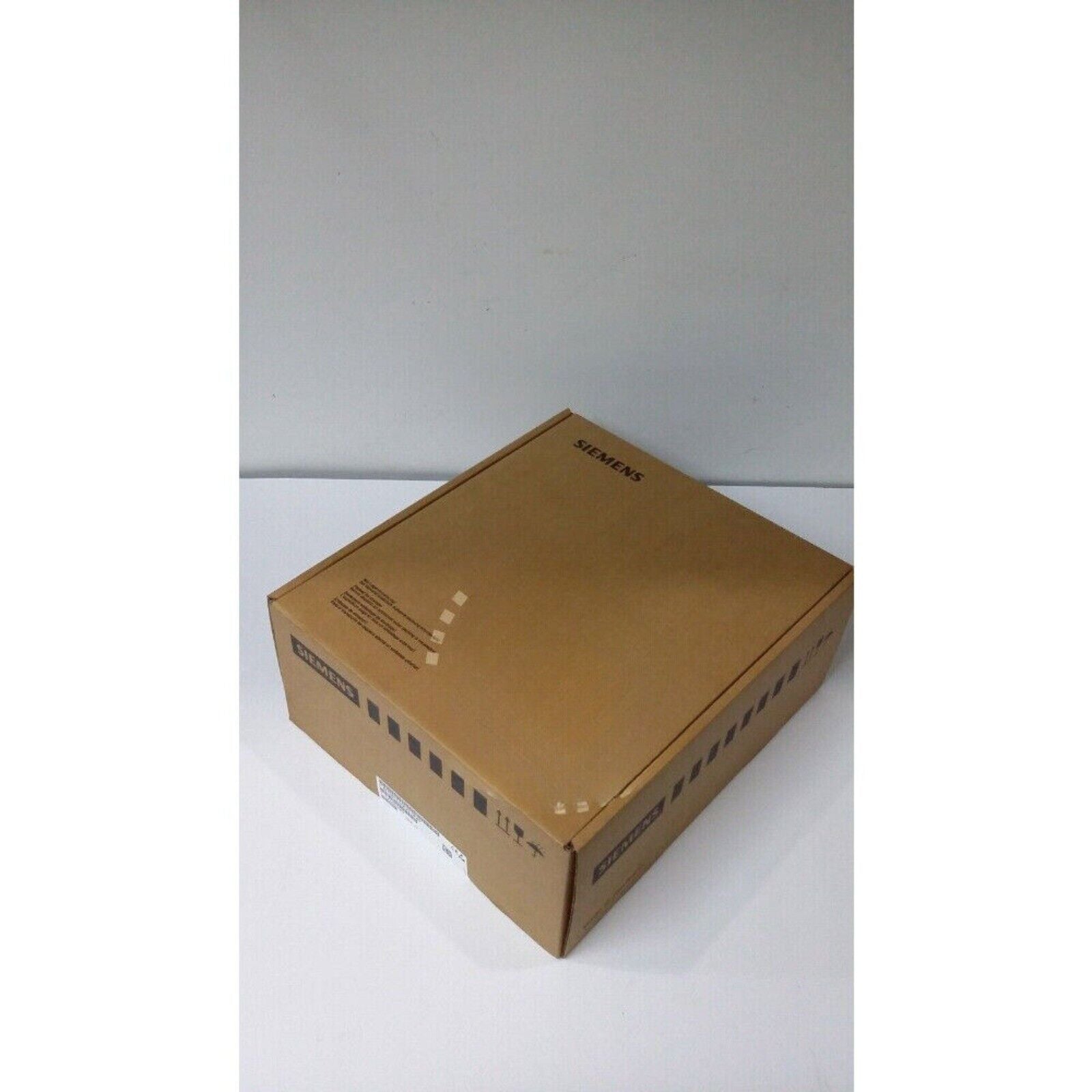 Siemens 6FC5220-0AA31-2AA0 CNC hardware box, brown cardboard, product packaging