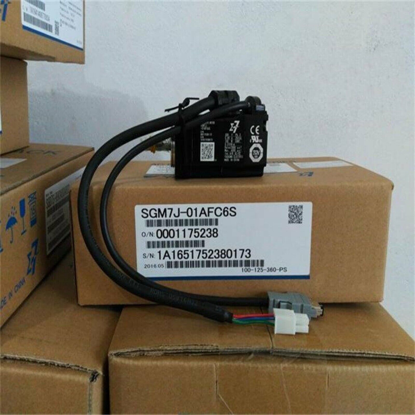 YASKAWA SGM7J-01AFC6S Servo Motor with Cables and Connector, New In Box, Industrial Automation Part