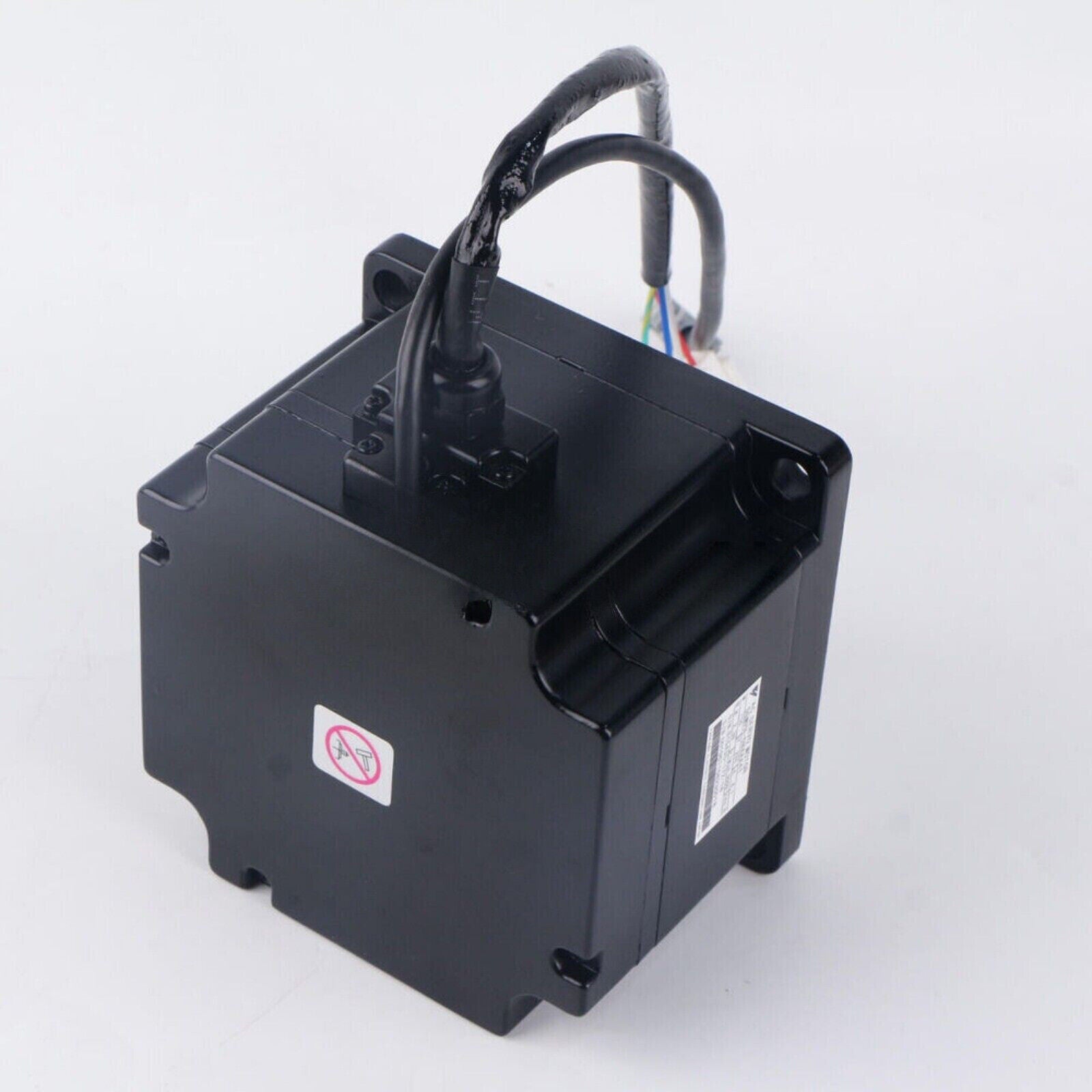 YASKAWA SGMPH-08AAA41 servo motor, industrial automation part with cable and connector, black housing, new.