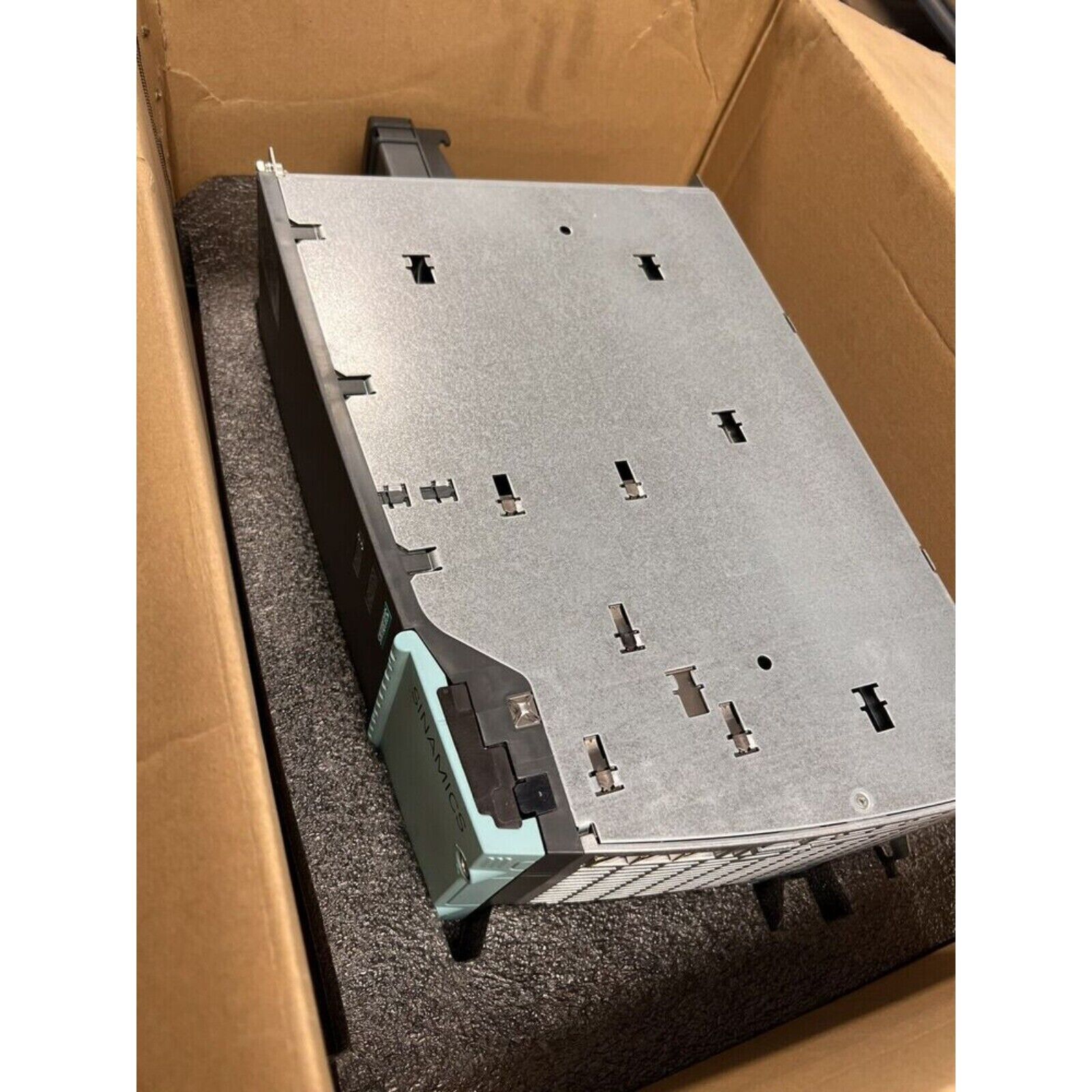 Siemens SINAMICS S120 Basic Line Module in box, industrial automation part.
