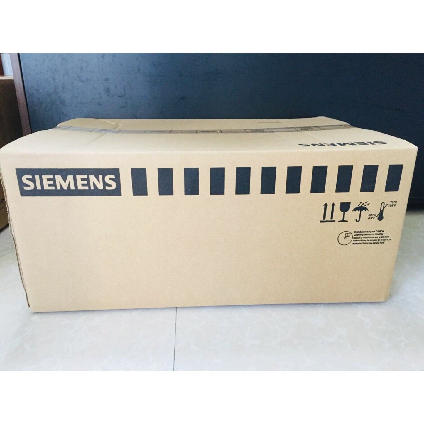 Siemens MICROMASTER 430 box, product packaging with SIEMENS logo and handling instructions.