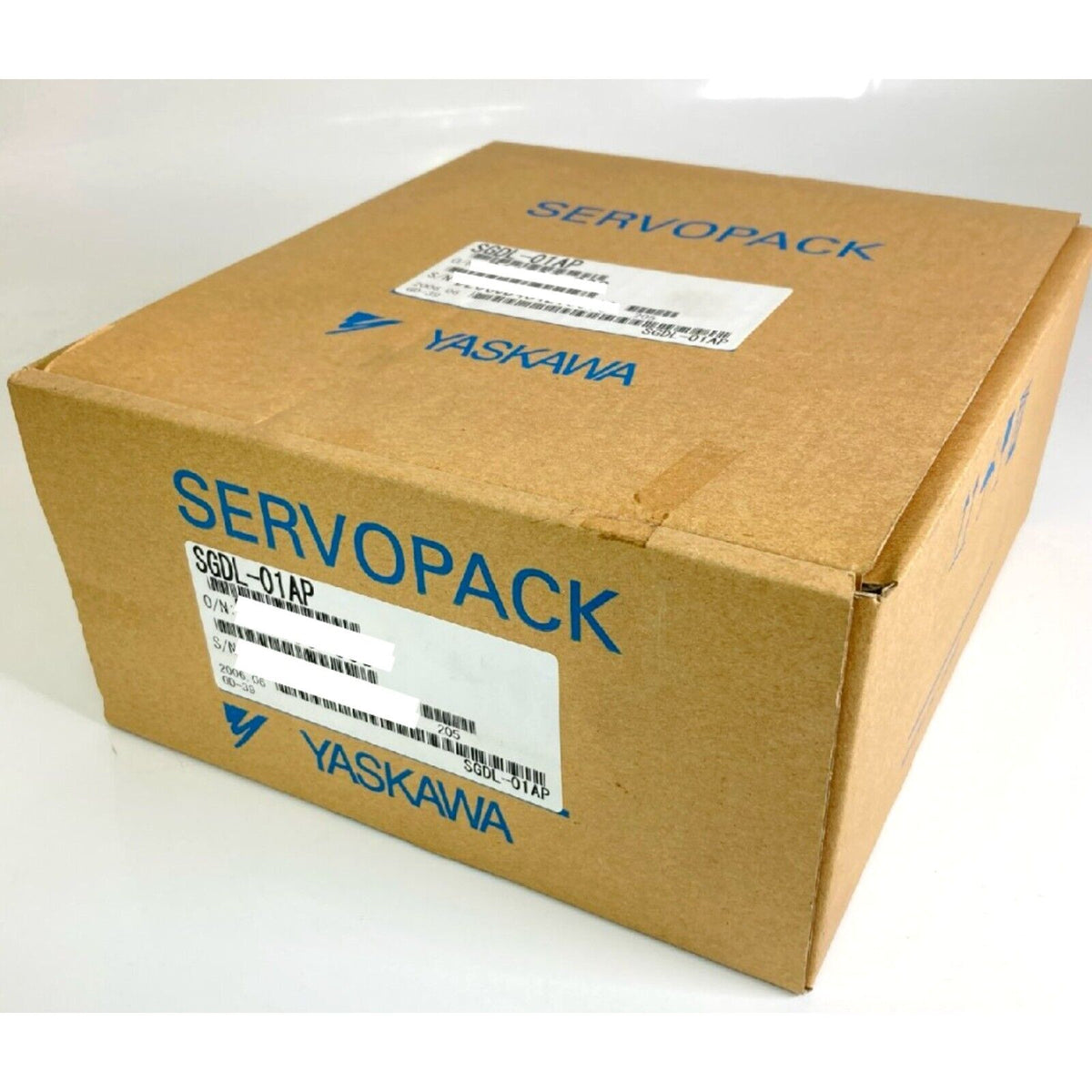 Yaskawa SGDL-01AP SERVOPACK in box. Model info and YASKAWA branding visible.