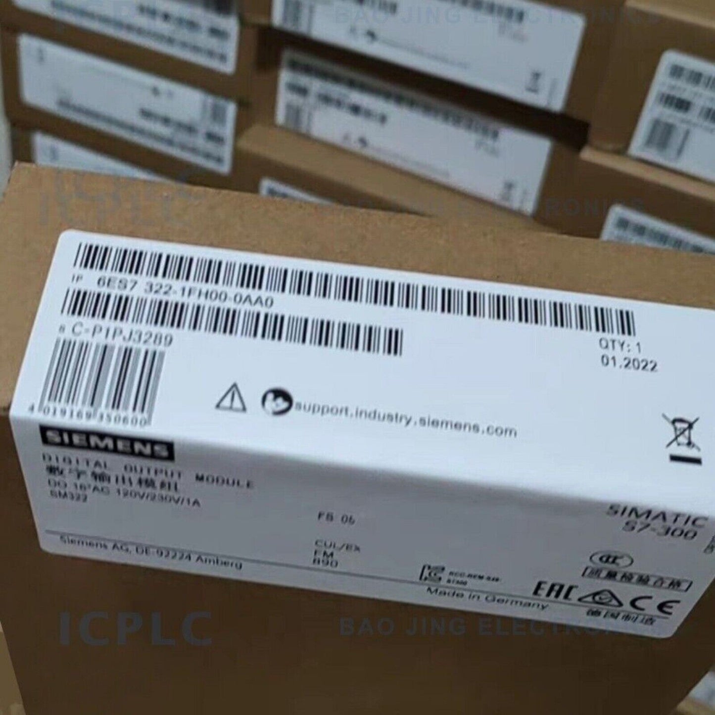 Siemens SIMATIC S7-300 digital output module 6ES7 322-1FH00-0AA0 in box. Industrial automation part with 16 digital outputs.