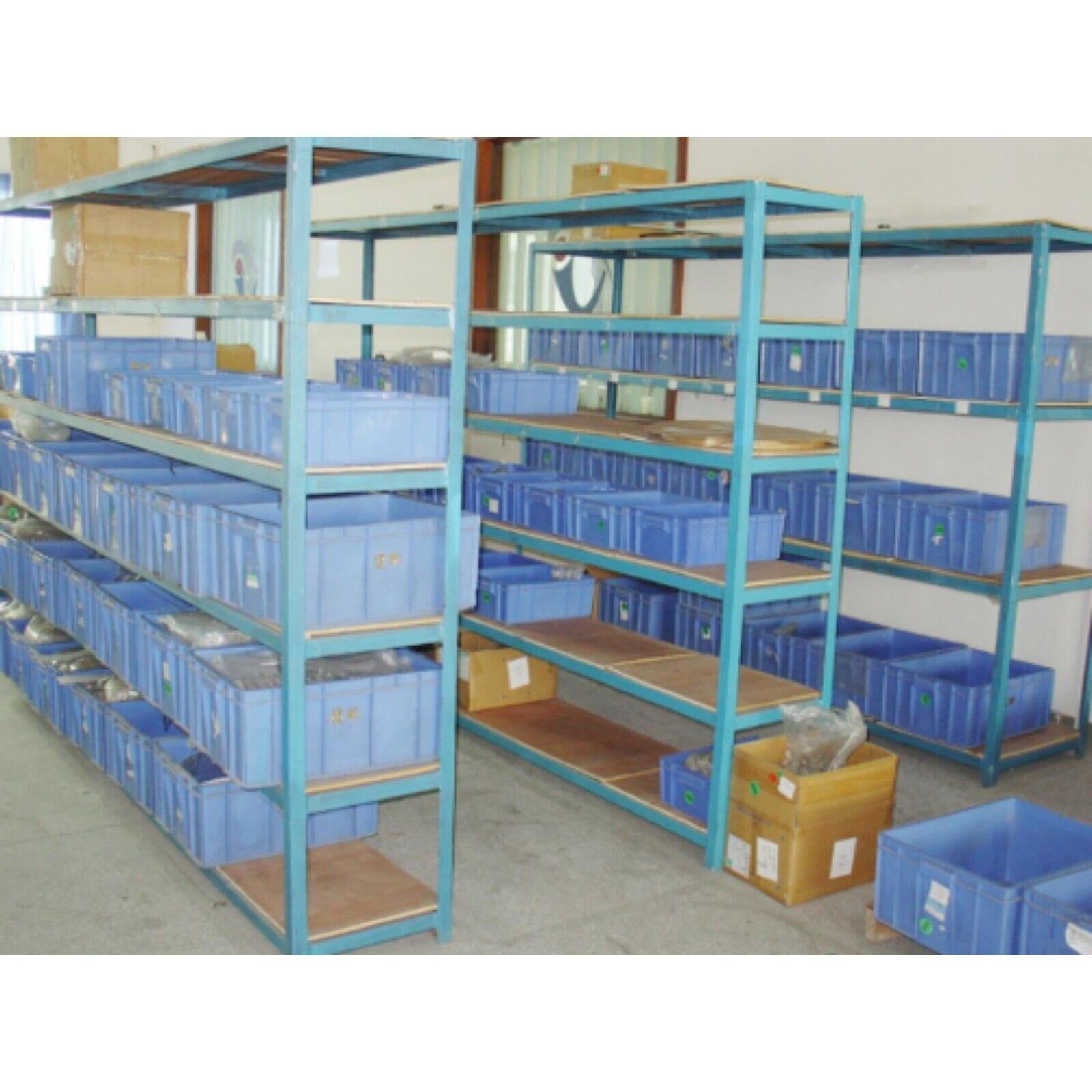 Warehouse storage of automation parts for Siemens SIMATIC S7-1500 PLCs and components.