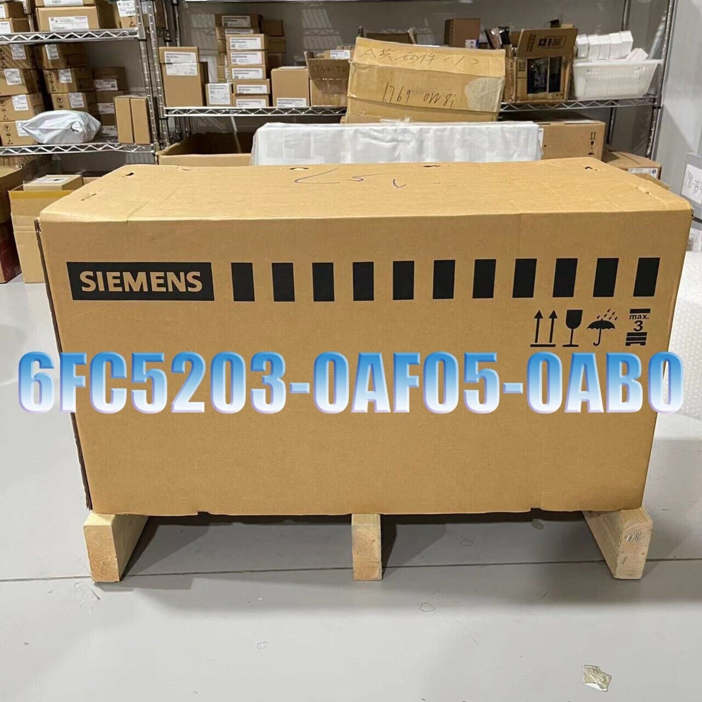 Siemens 6FC5203-0AF05-0AB0 industrial PLC component box, brown carton packaging with product code and brand logo.