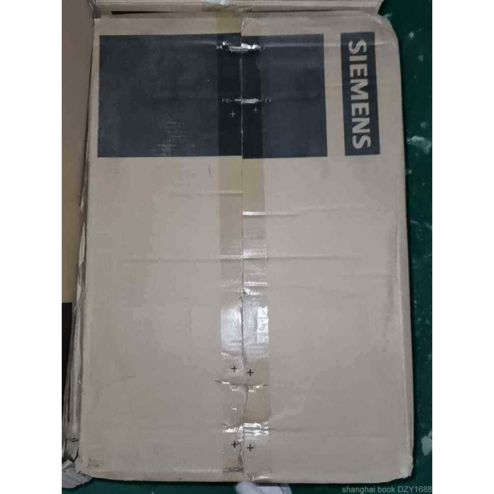 Siemens product box, industrial automation part, possibly PLC module. Cardboard packaging with branded logo.