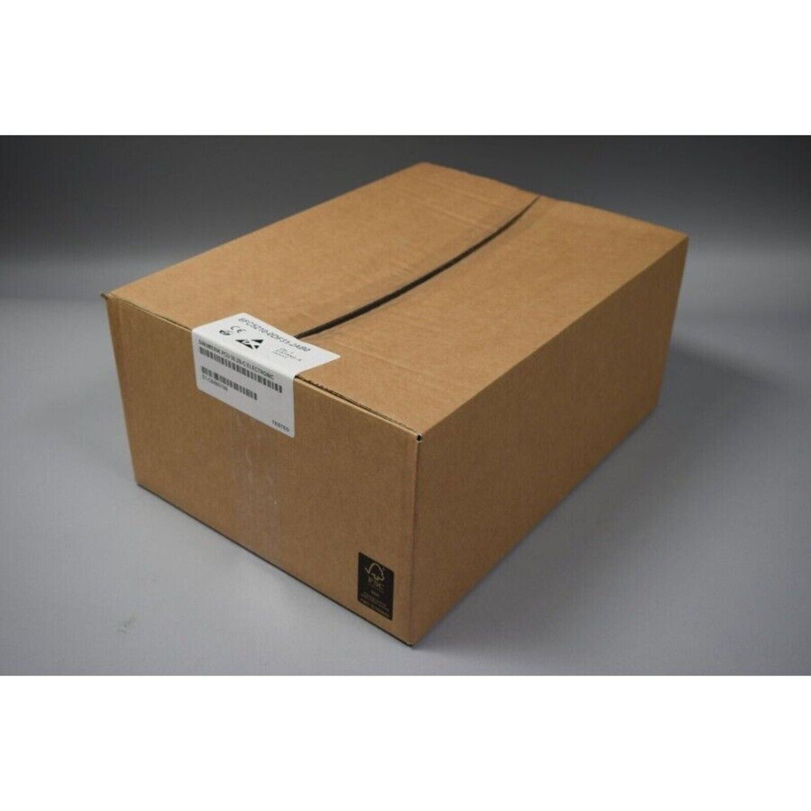 SIEMENS 6FC5210-0DF31-2AB0 PLC module package, cardboard box with product label, industrial automation spare parts