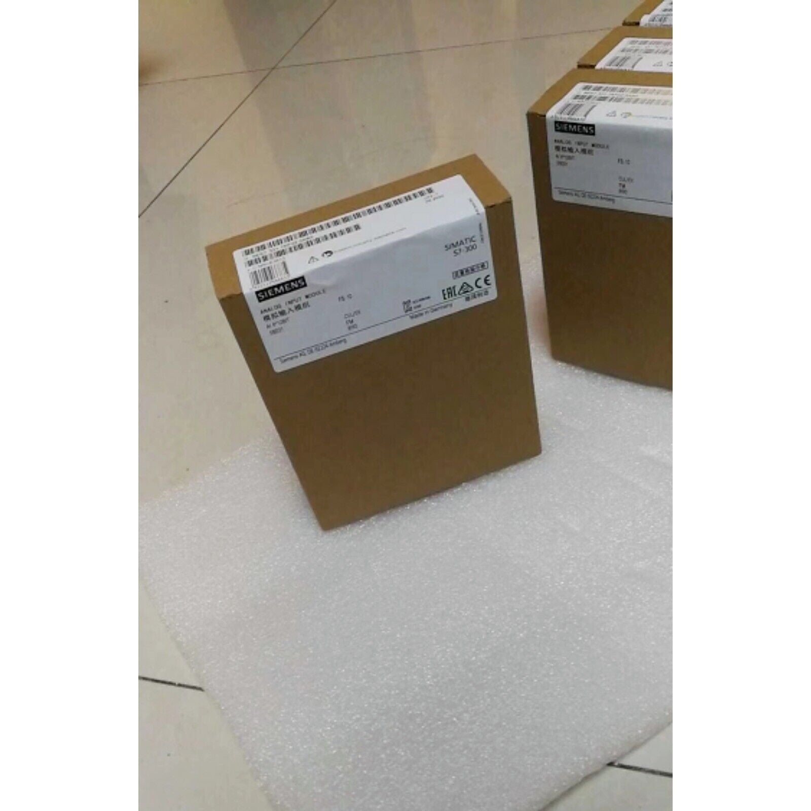 Siemens SIMATIC S7-300 Analog Input Module box, product packaging, industrial automation part