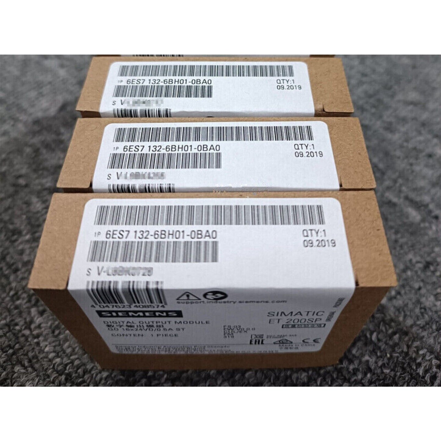 Siemens SIMATIC ET 200SP Digital Output Modules in boxes, 6ES7 132-6BH01-0BA0, industrial automation parts.