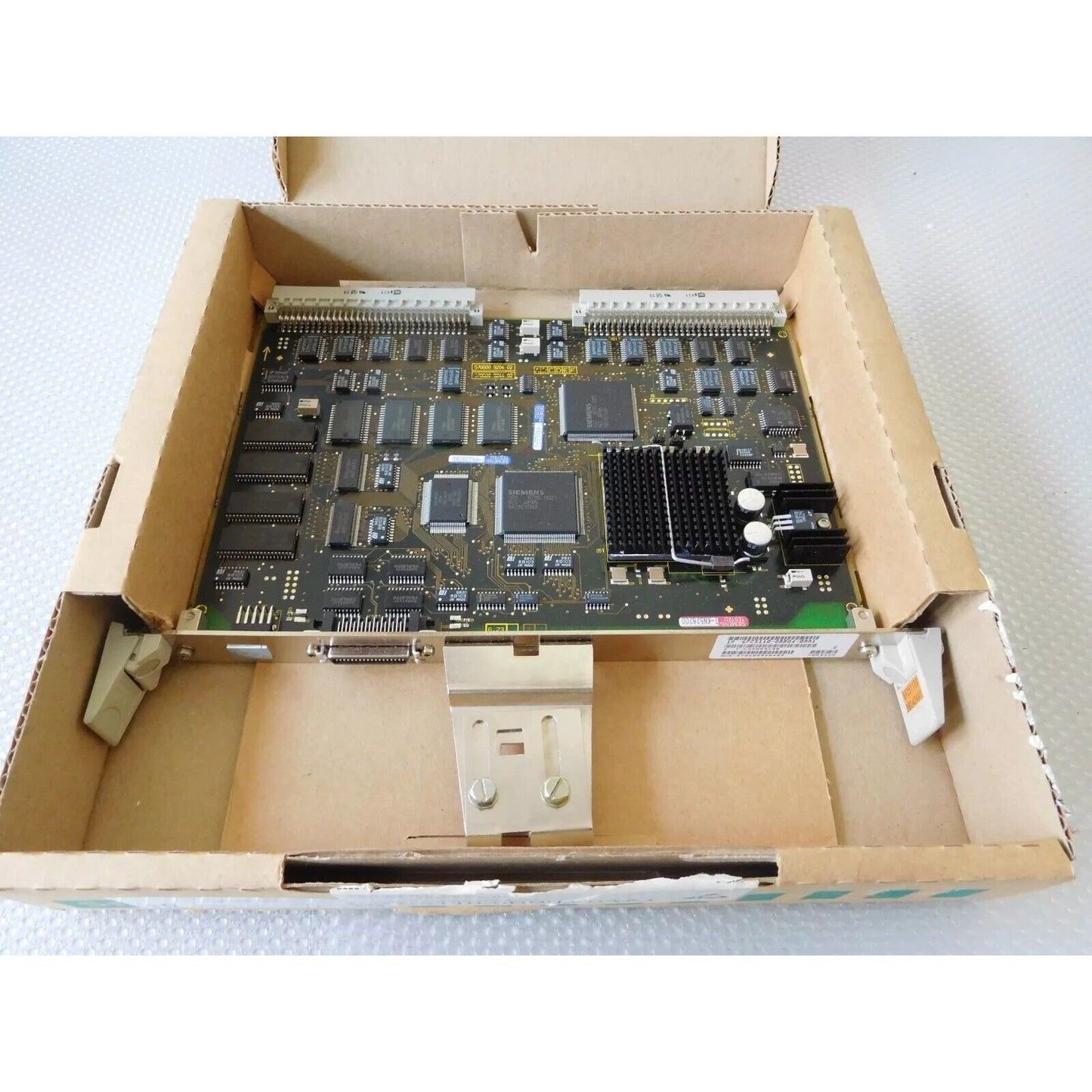 Siemens 6FC5110-0BB04-0AA1 NC-CPU PLC module in box. Industrial automation part.