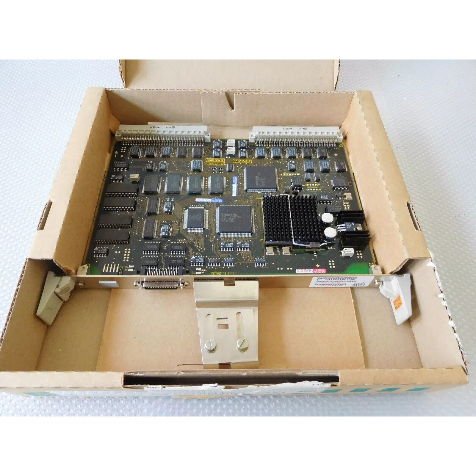 Siemens 6FC5110-0BB04-0AA1 NC-CPU PLC module in box. Industrial automation part.