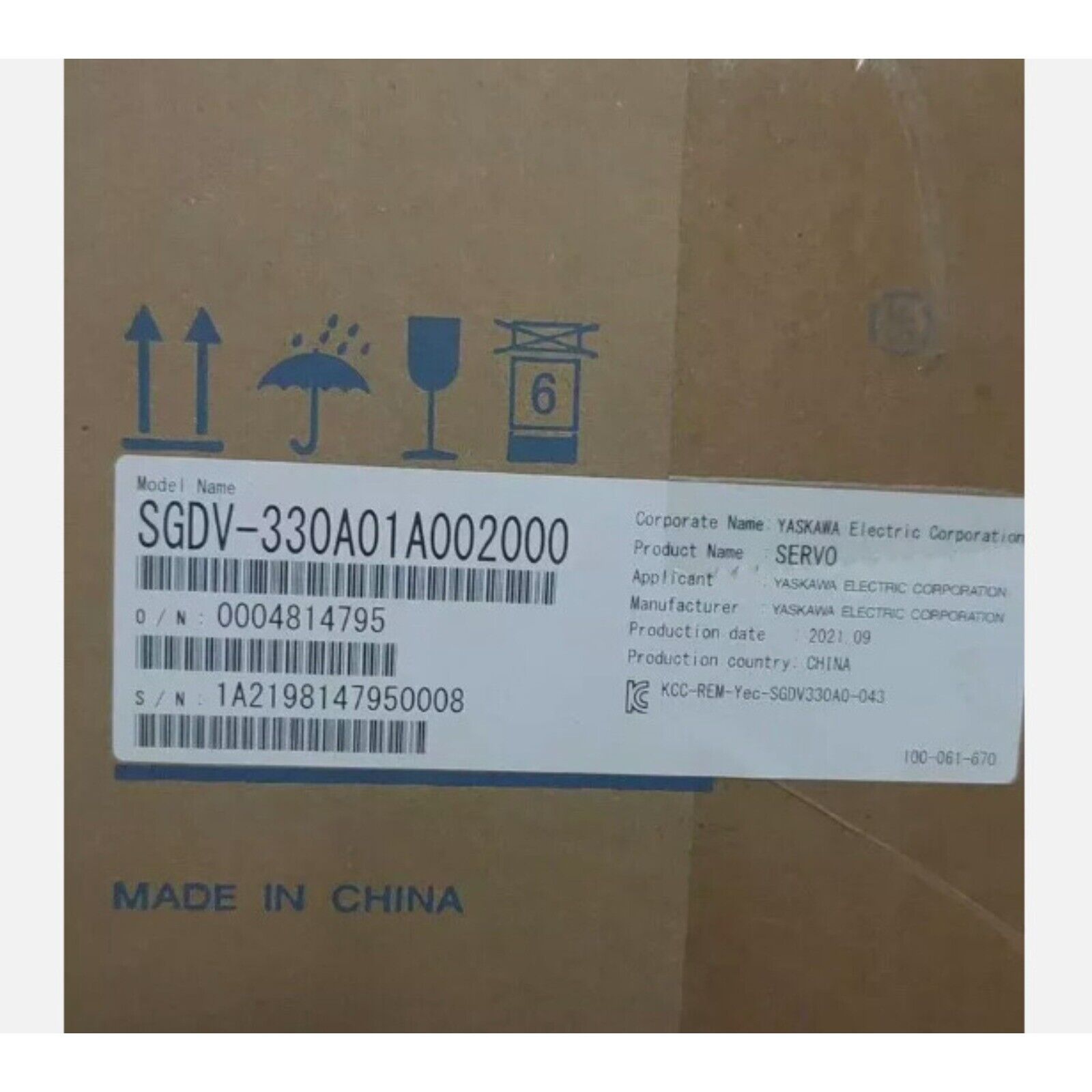 Yaskawa Servo Drive SGDV-330A01A002000 packaging, brown cardboard box with product details and serial number.
