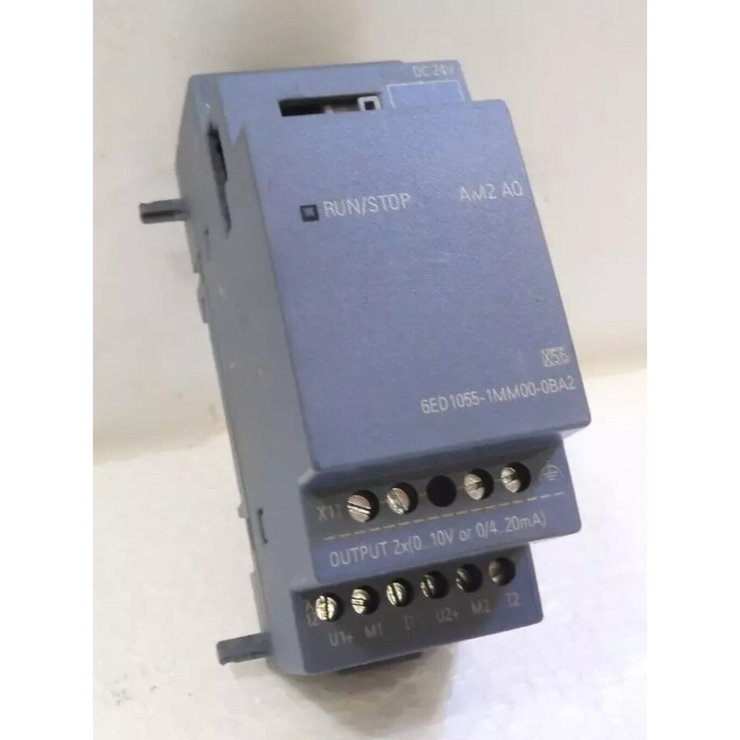 Siemens LOGO! AM2 AQ Output Module 6ED1055-1MM00-0BA2, panel mount industrial automation part, with run/stop functionality
