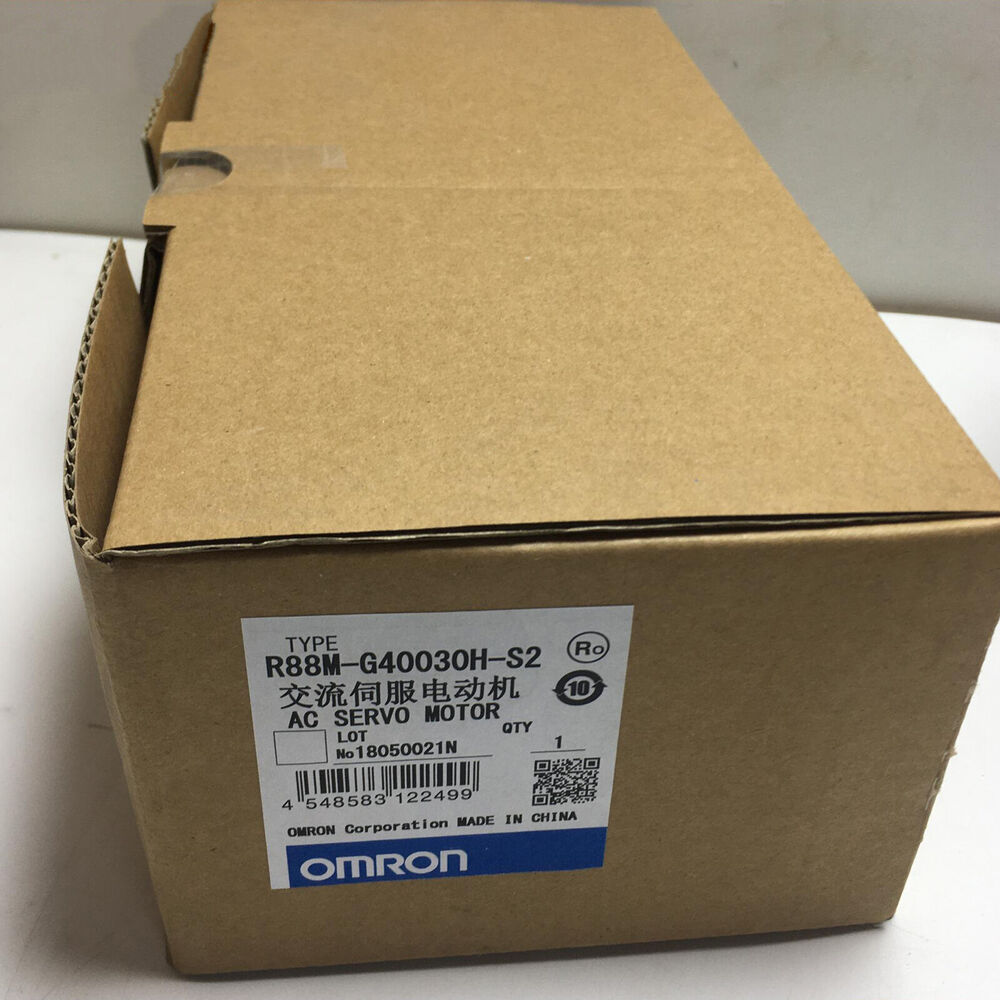 Omron R88M-G40030H-S2 AC Servo Motor in packaging, new servo motor for industrial automation