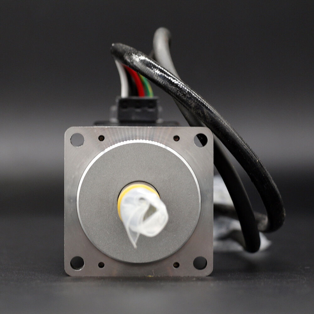 Mitsubishi HC-KFS43K Servo Motor. New industrial automation component with cable.