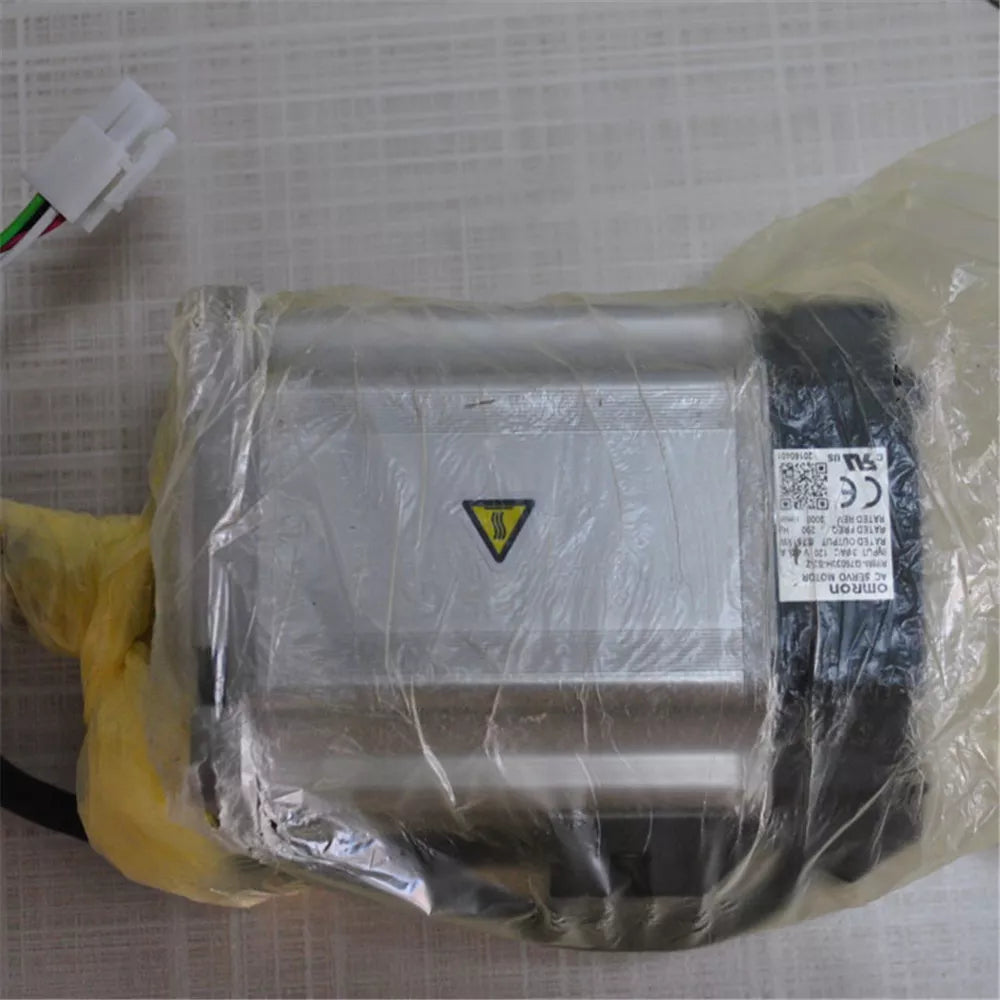 Omron R88M-G75030H-S2-Z AC Servo Motor in plastic wrap, new industrial automation part, fast shipping.