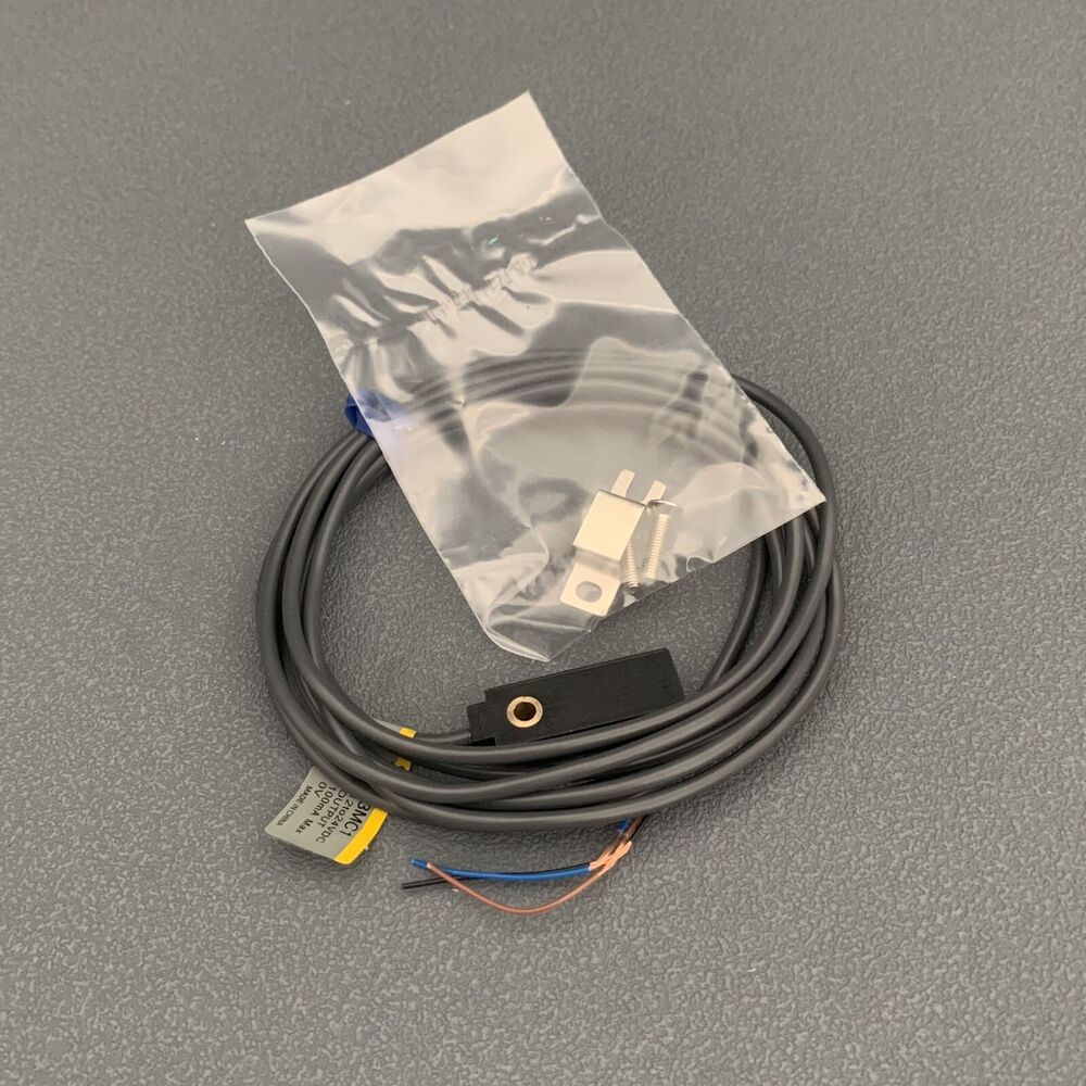 New Omron TL-W3MC1 Proximity Sensor with cable and connector, 1PC