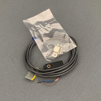 New Omron TL-W3MC1 Proximity Sensor with cable and connector, 1PC