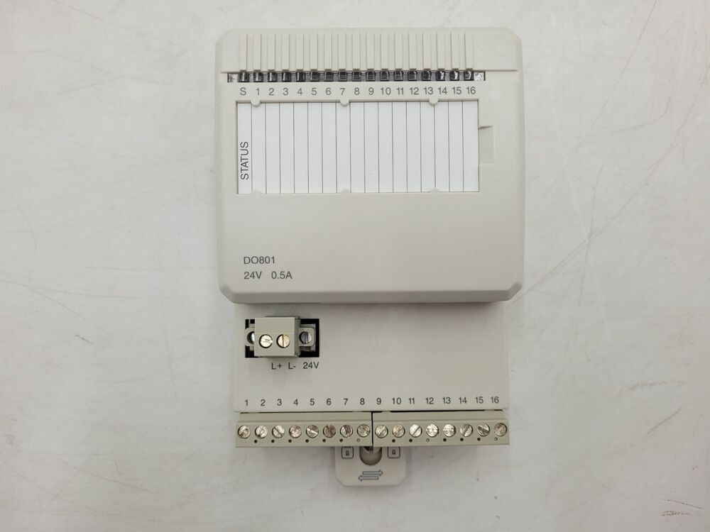 ABB S800 I/O DO801 module, new PLC automation part, 24V 0.5A, industrial control system component.