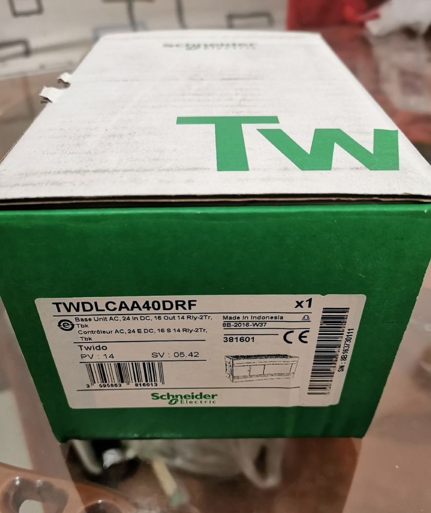 Schneider Electric TWDLCAA40DRF PLC Module Box, new industrial automation part.