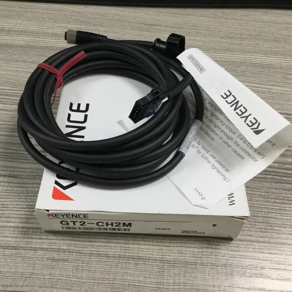 KEYENCE GT2-CH2M contact sensor cable, black, with connectors, new in box
