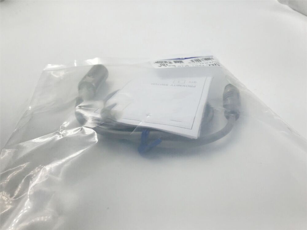 Omron E2EZ-X8D1-M1GJ Inductive Proximity Sensor in packaging,  12-24VDC