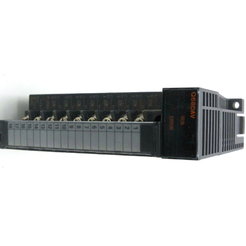 Mitsubishi Q68DAV PLC Module, Terminal block, Run and Error indicators, industrial automation part